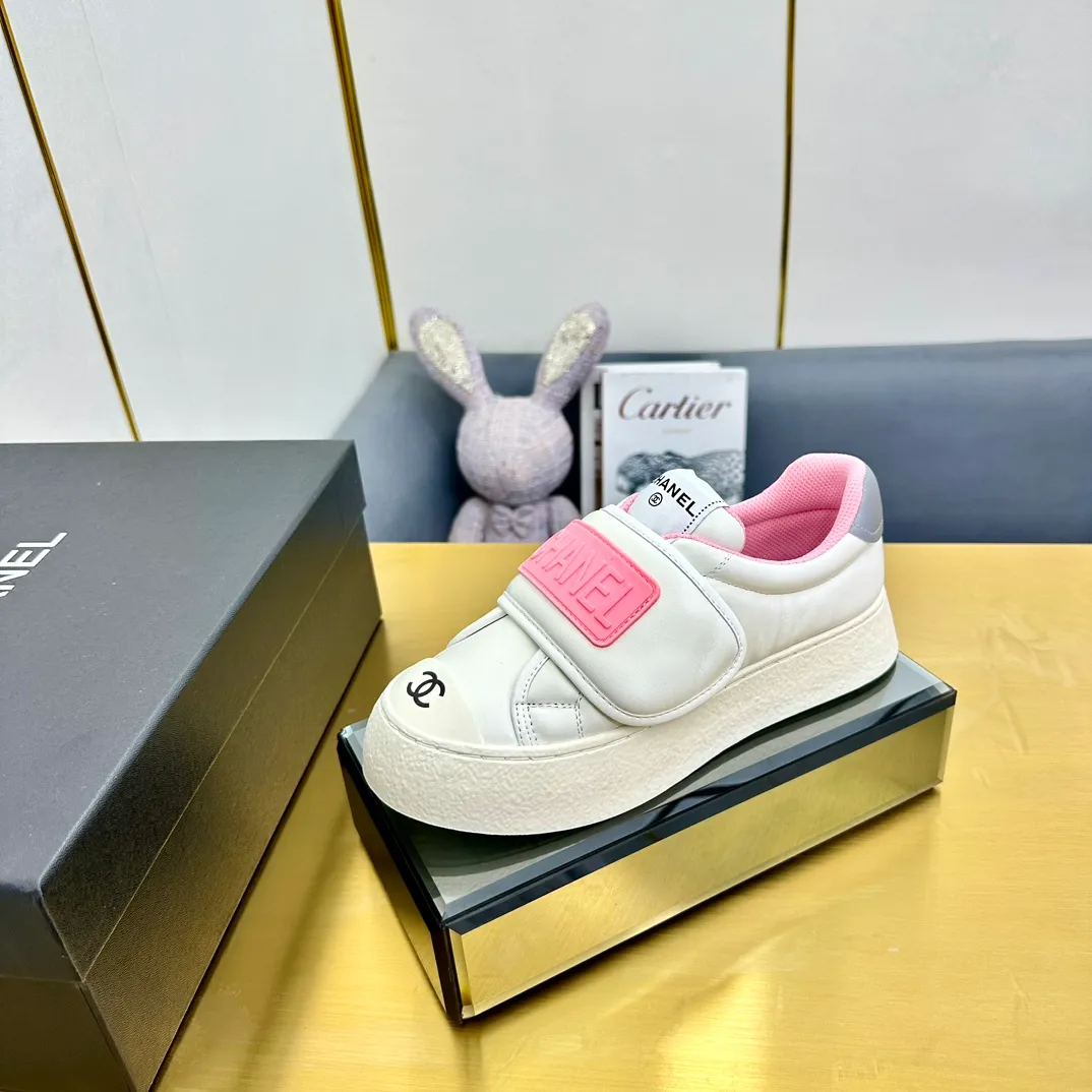 👟👟Ex-factory price 600👟👟 Chanel bread shoes ~ original calfskin panda shoes Chanel 25C latest hot style panda black and white sports shoes casual sneakers Xiaoxiang hot item classic black and white panda color coco girls must pay Fabric: original custom mixed sheepskin lining: original imported breathable mesh lining outsole: Original molded rubber + TPU combination Size: Women's 35-40